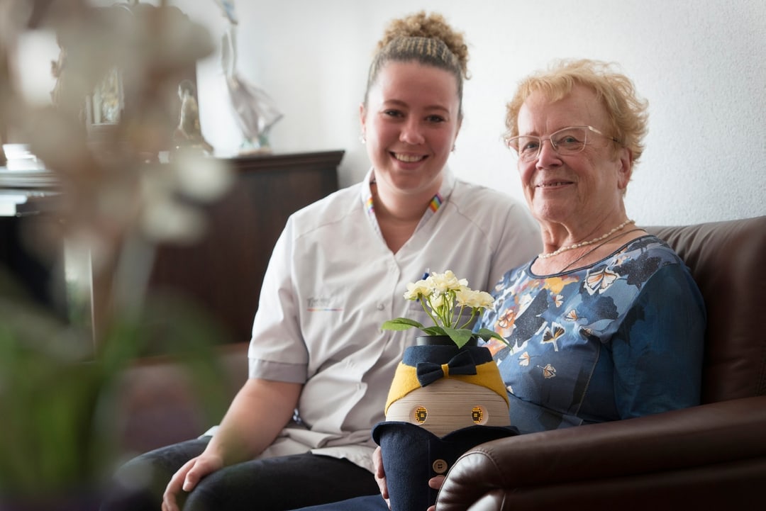 Seniors with social robots - The Best Eldercare Series - Lifelong Inspiration